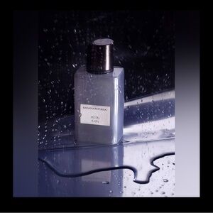 Banana Republic Metal Rain Body Wash - Sleek Silver